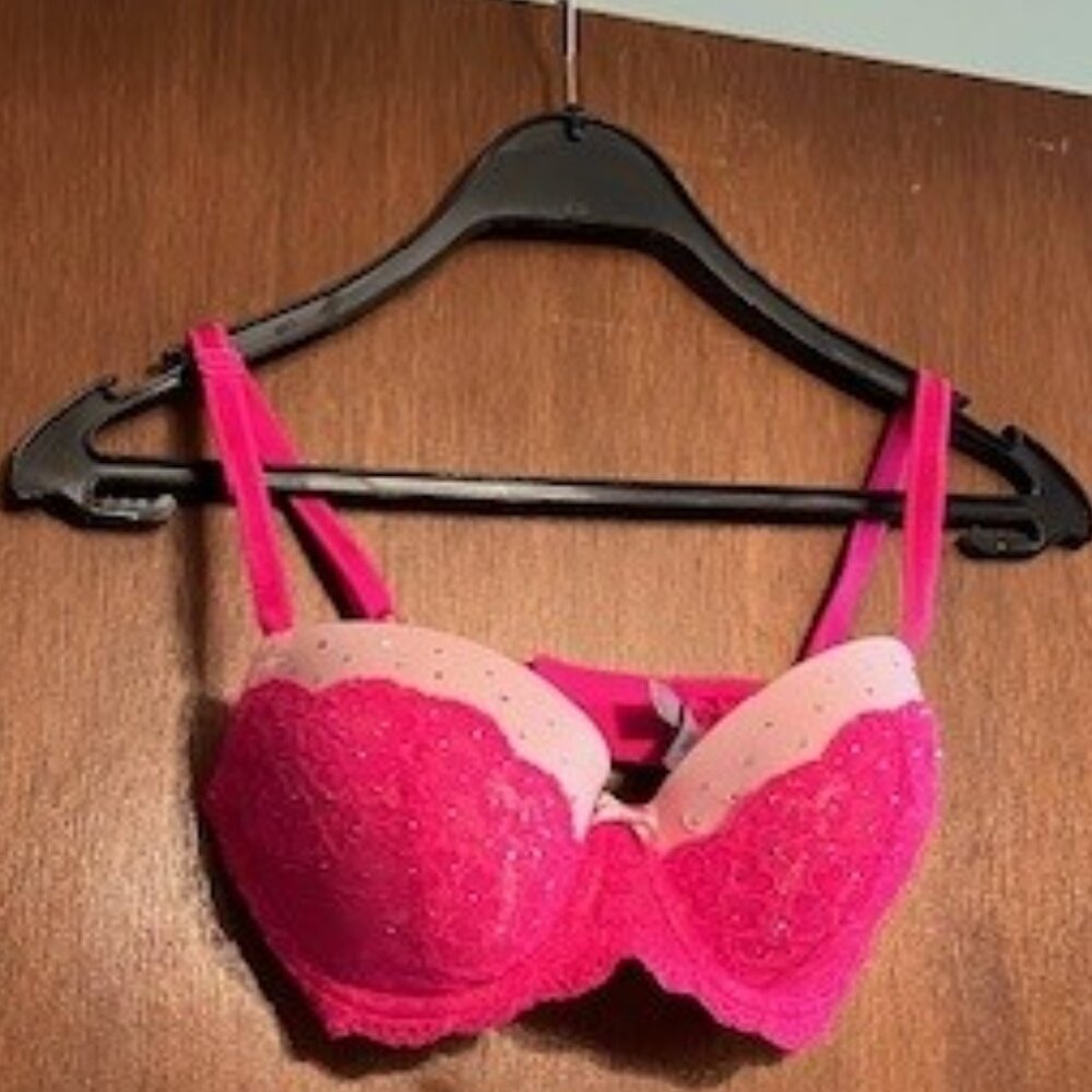 NWOT Victoria's Secret pink lace bra size 34D
